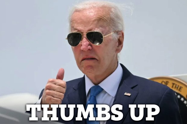 Biden climbs slowly up Air Force One steps & gives thumbs up